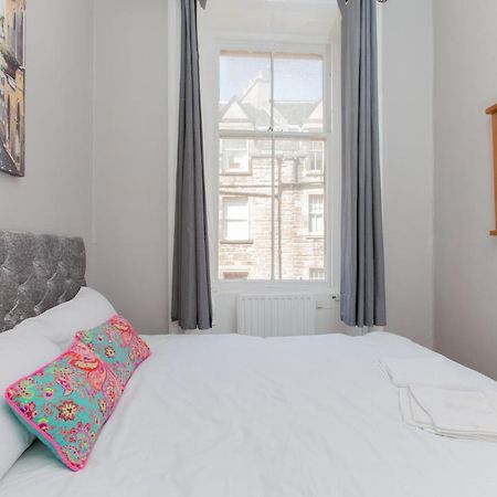 Bright & Homely City Centre Apartment Near Holyrood Единбург Екстериор снимка