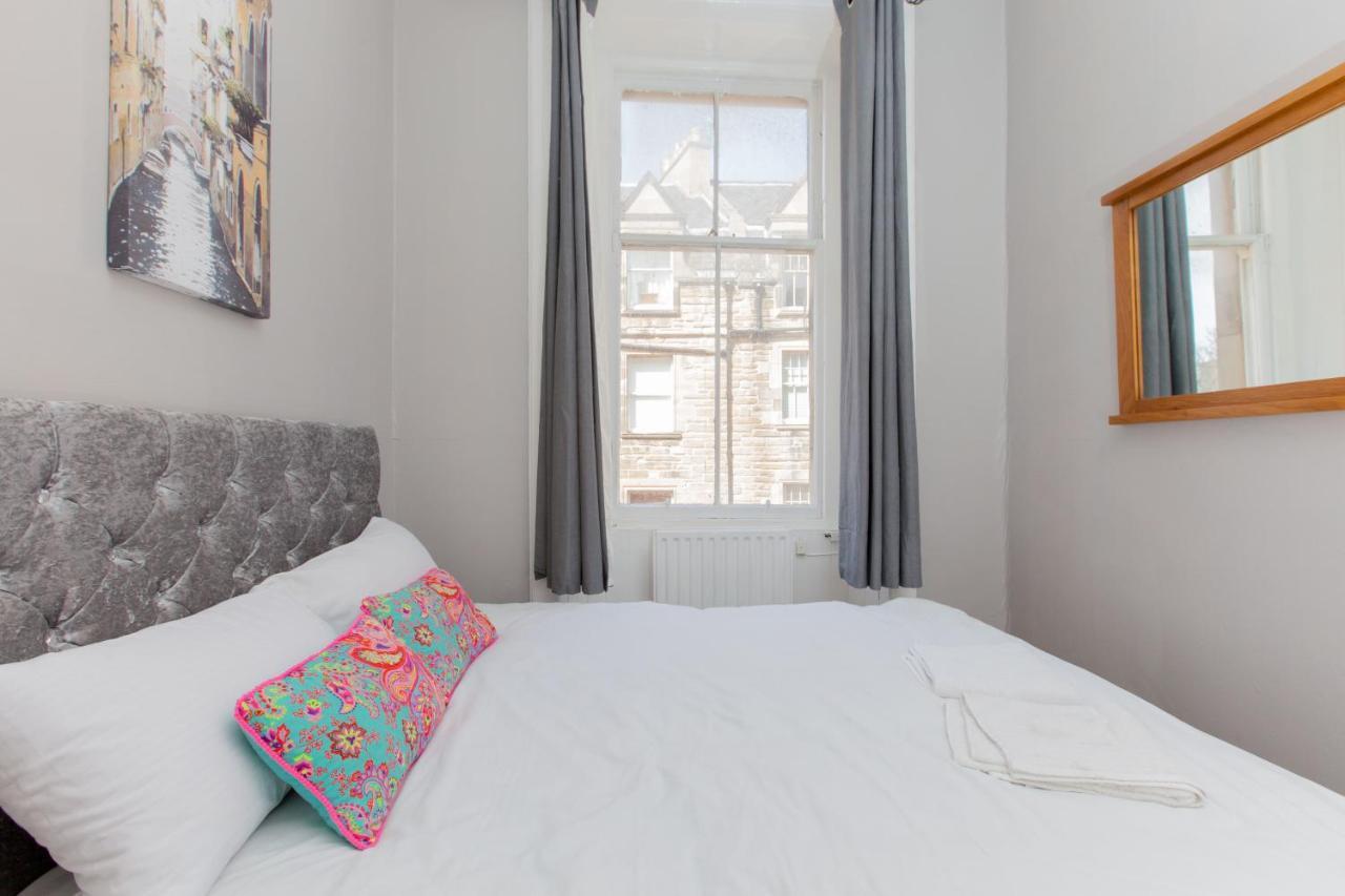 Bright & Homely City Centre Apartment Near Holyrood Единбург Екстериор снимка