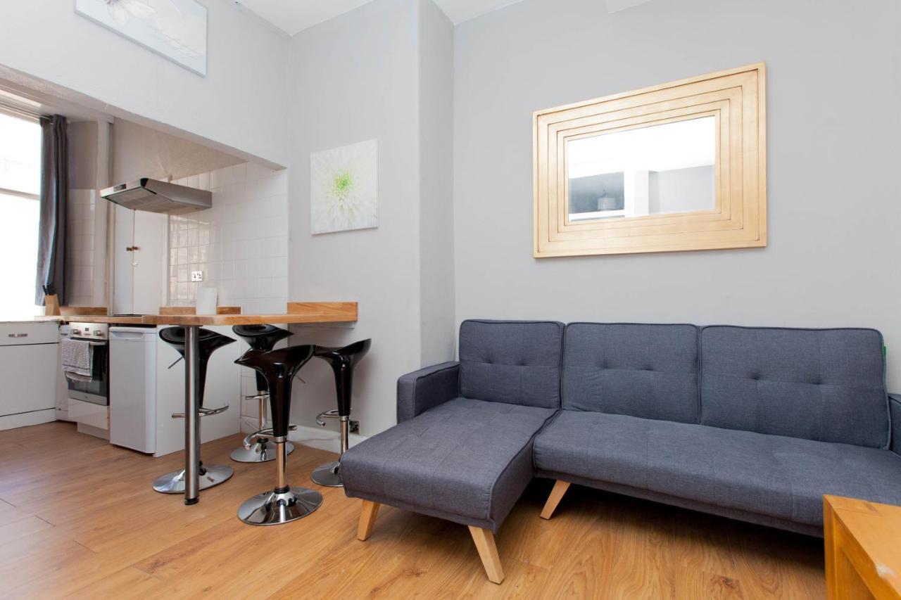 Bright & Homely City Centre Apartment Near Holyrood Единбург Екстериор снимка