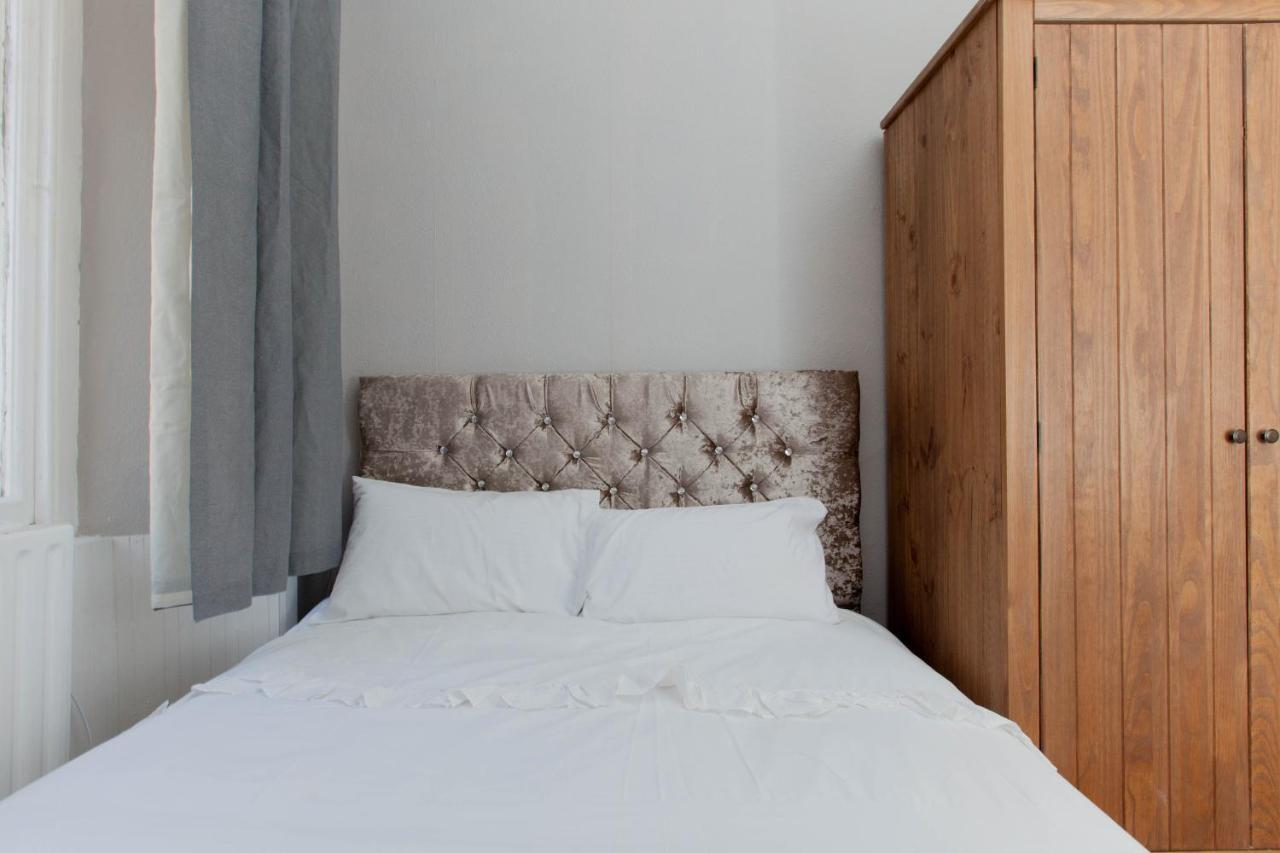 Bright & Homely City Centre Apartment Near Holyrood Единбург Екстериор снимка