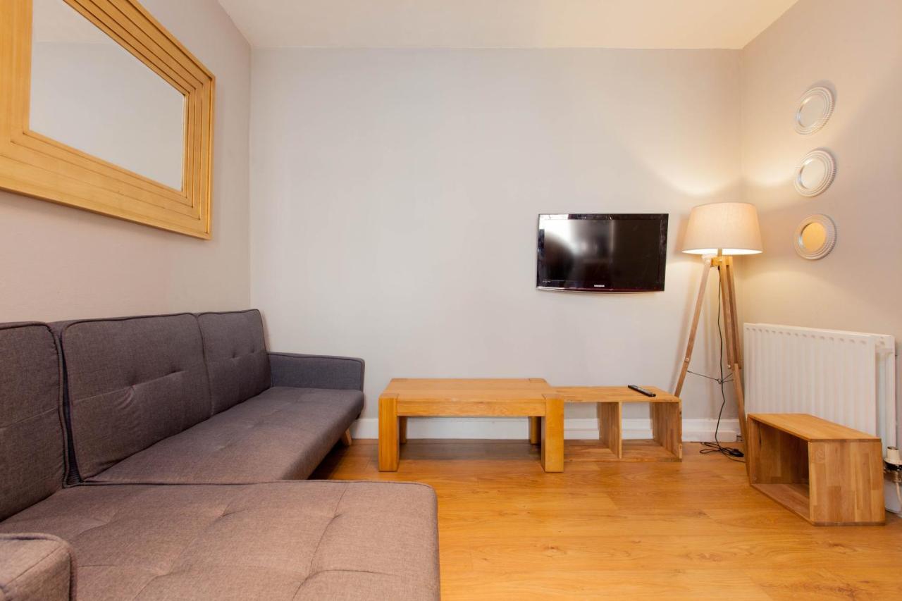 Bright & Homely City Centre Apartment Near Holyrood Единбург Екстериор снимка