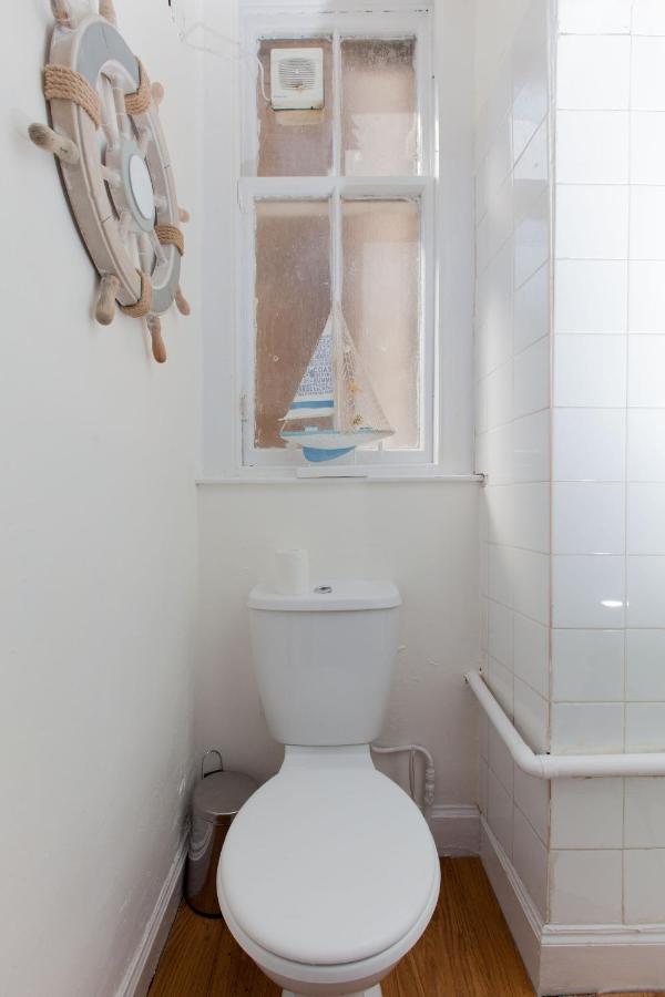Bright & Homely City Centre Apartment Near Holyrood Единбург Екстериор снимка